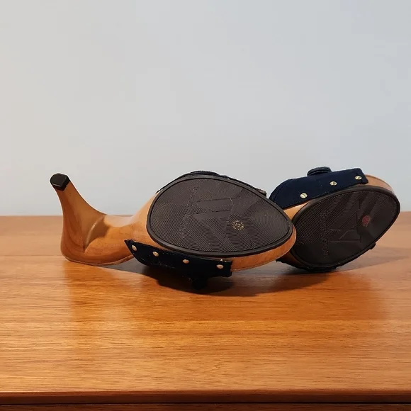 Elegant Navy Blue Heeled Sandals - Picture 3 of 5